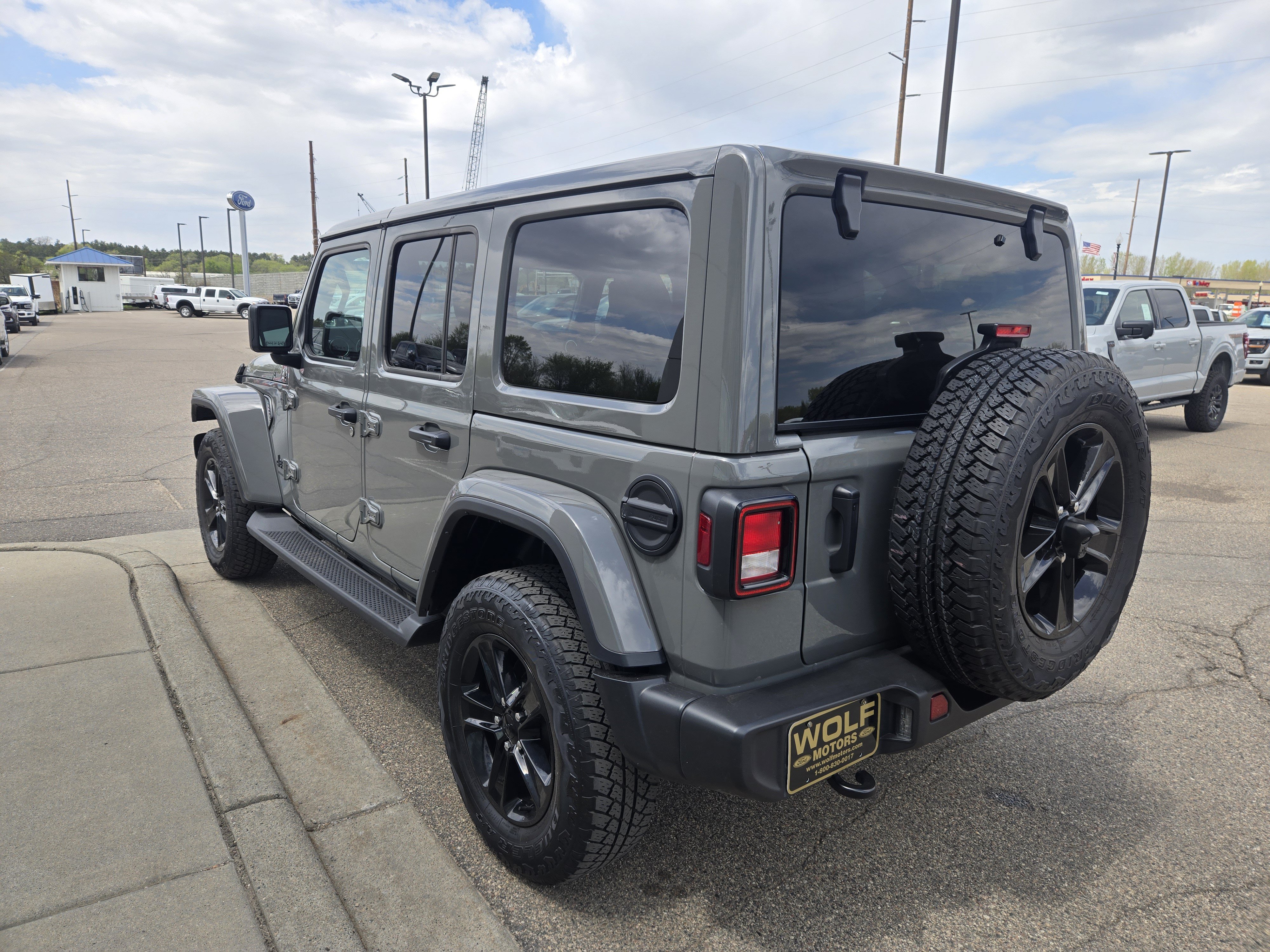 Used 2023 Jeep Wrangler Unlimited Sahara AWD/4WD image 18