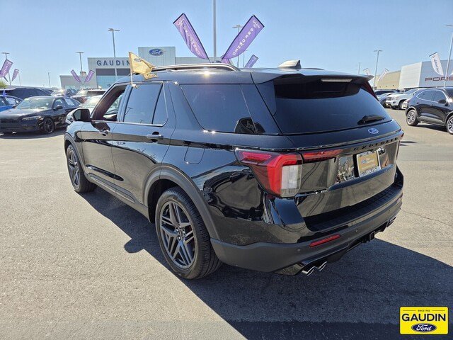 Certified 2025 Ford Explorer ST AWD/4WD image 5