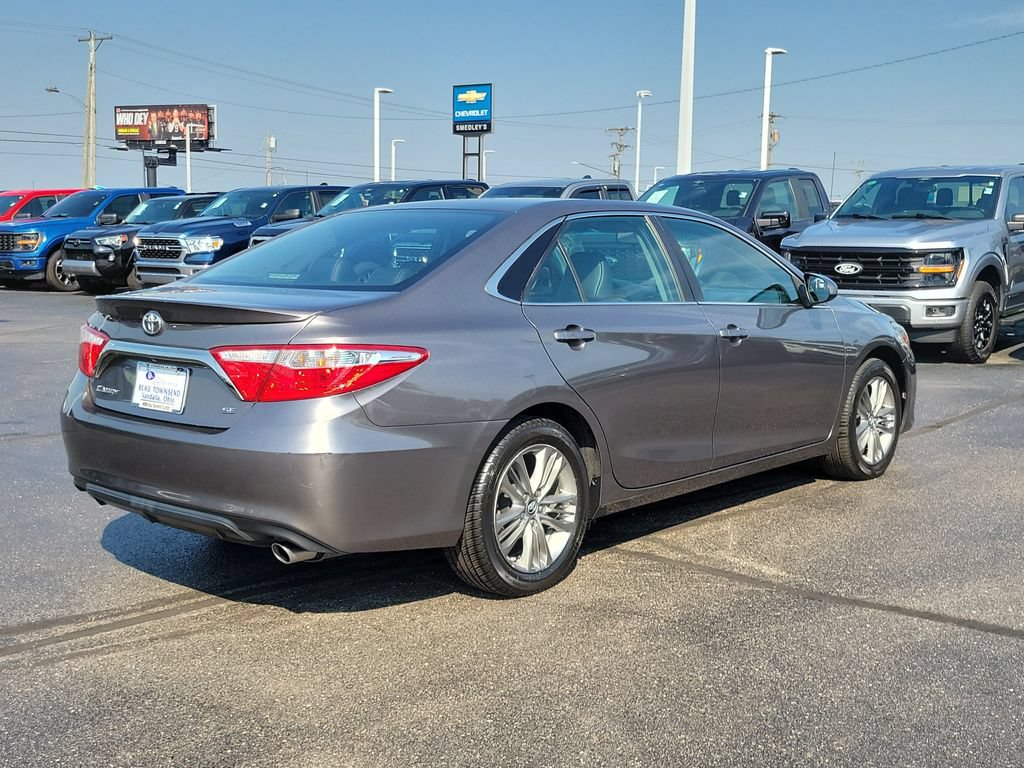 Used 2017 Toyota Camry SE w/ Moonroof Package FWD image 4