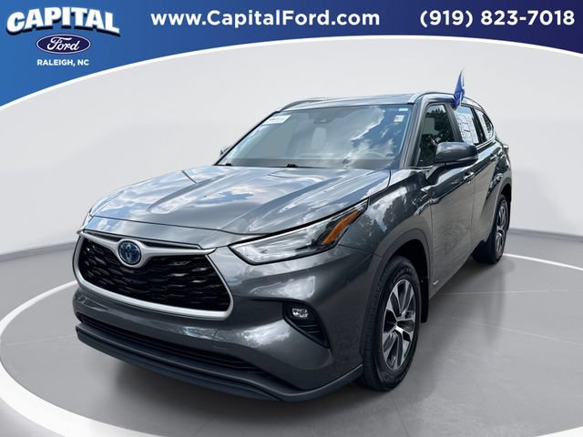 Used 2024 Toyota Highlander XLE AWD/4WD image 1
