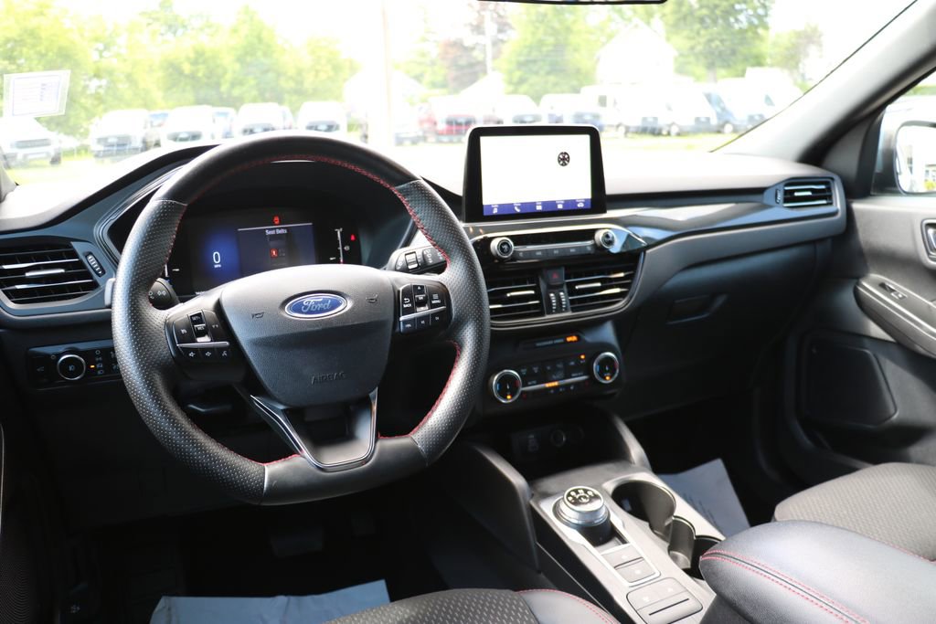 Certified 2025 Ford Escape ST-Line Select AWD/4WD image 27
