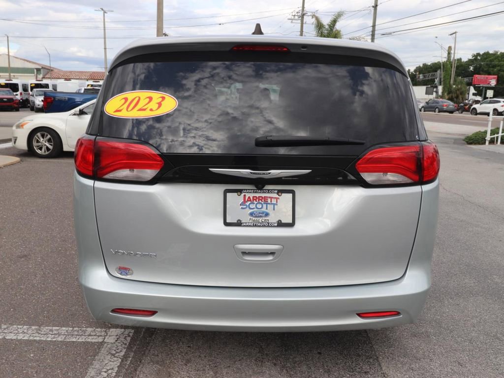 Used 2023 Chrysler Voyager LX FWD image 4