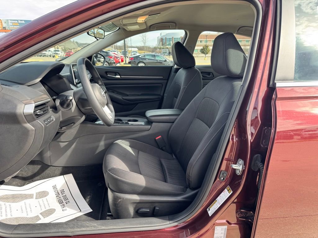 Used 2025 Nissan Altima 2.5 SV image 9