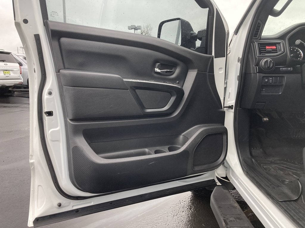 Used 2023 Nissan Titan SV w/ SV Convenience Package image 15