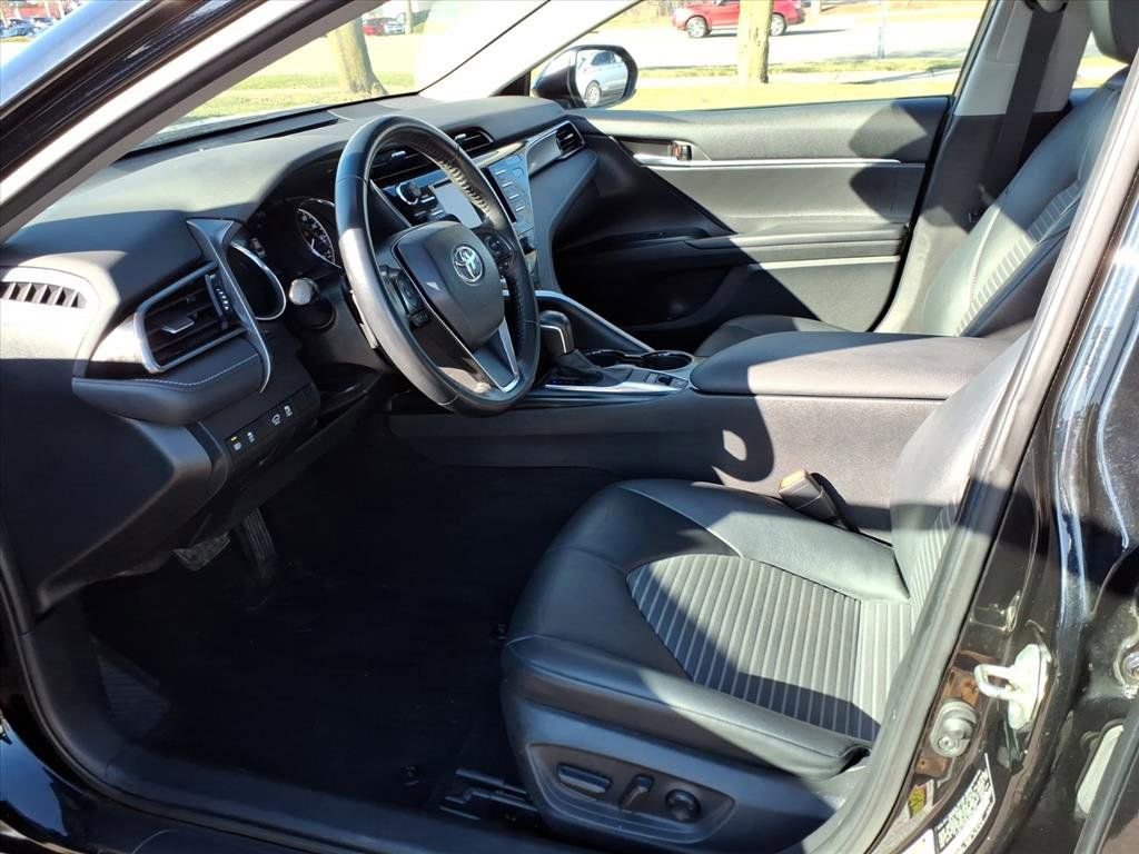 Used 2020 Toyota Camry SE image 10