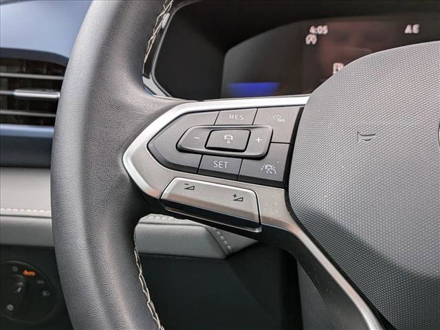 Used 2024 Volkswagen Taos SE w/ Panoramic Sunroof Package FWD image 12