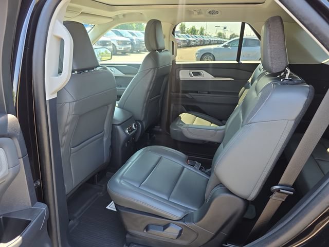 Certified 2025 Ford Explorer Active w/ Active Comfort Package AWD/4WD image 22