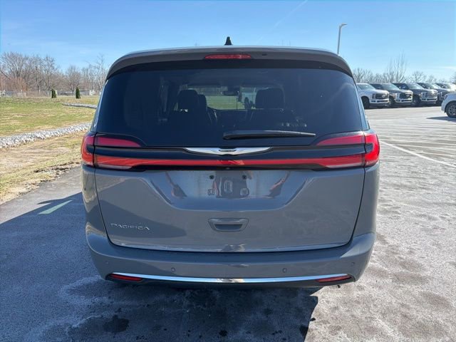 Used 2023 Chrysler Pacifica Touring-L image 3