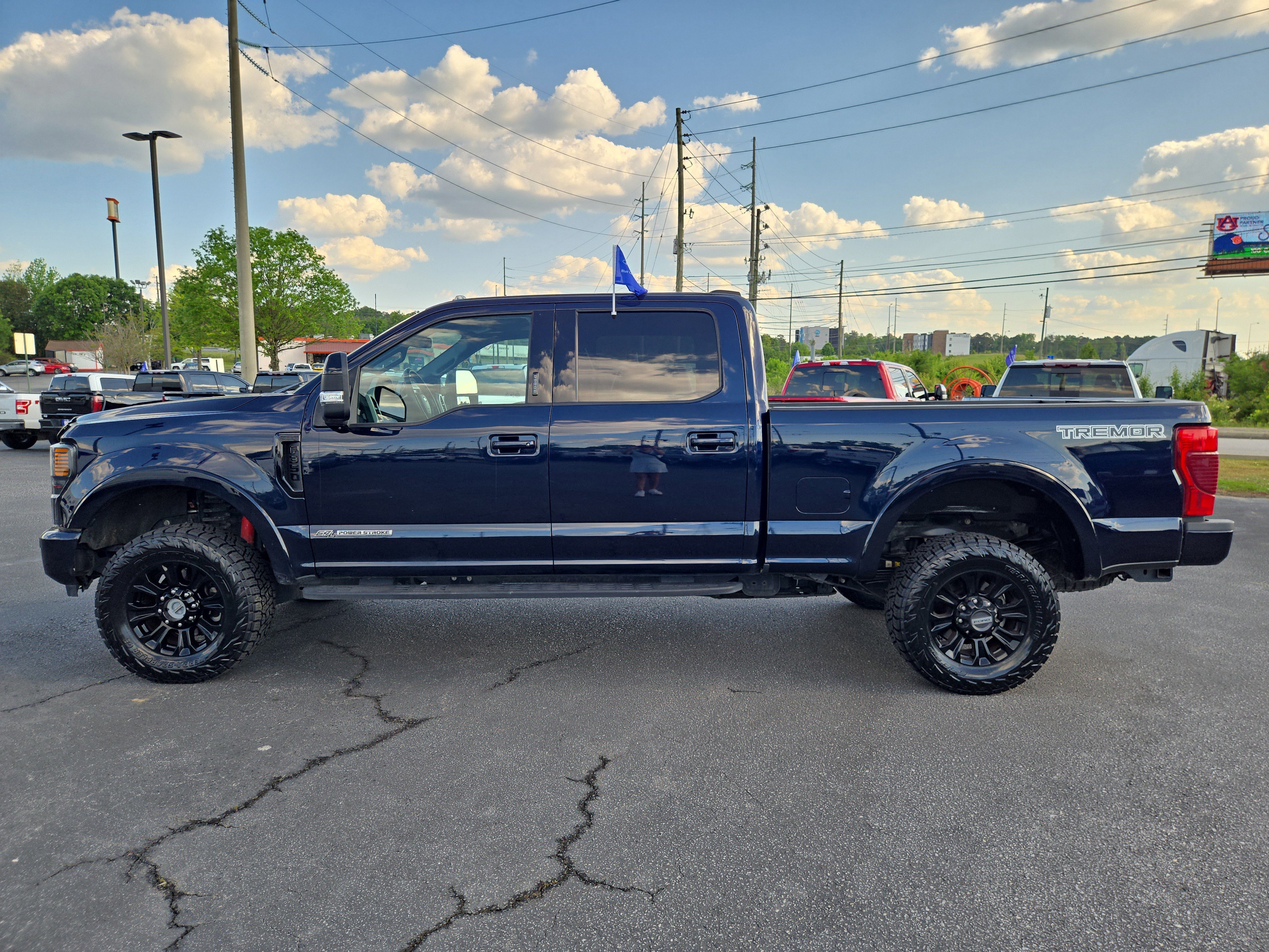 Certified 2022 Ford F350 Lariat w/ Tremor Off-Road Package image 8