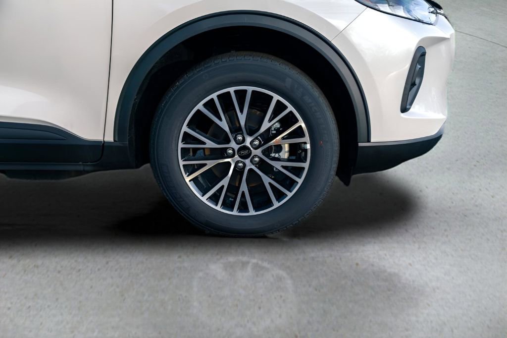 Certified 2024 Ford Escape SE FWD image 3