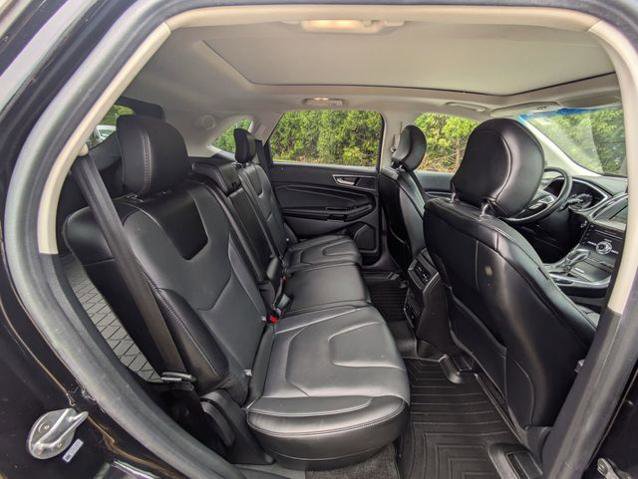 Certified 2018 Ford Edge Titanium w/ Technology Package AWD/4WD image 35