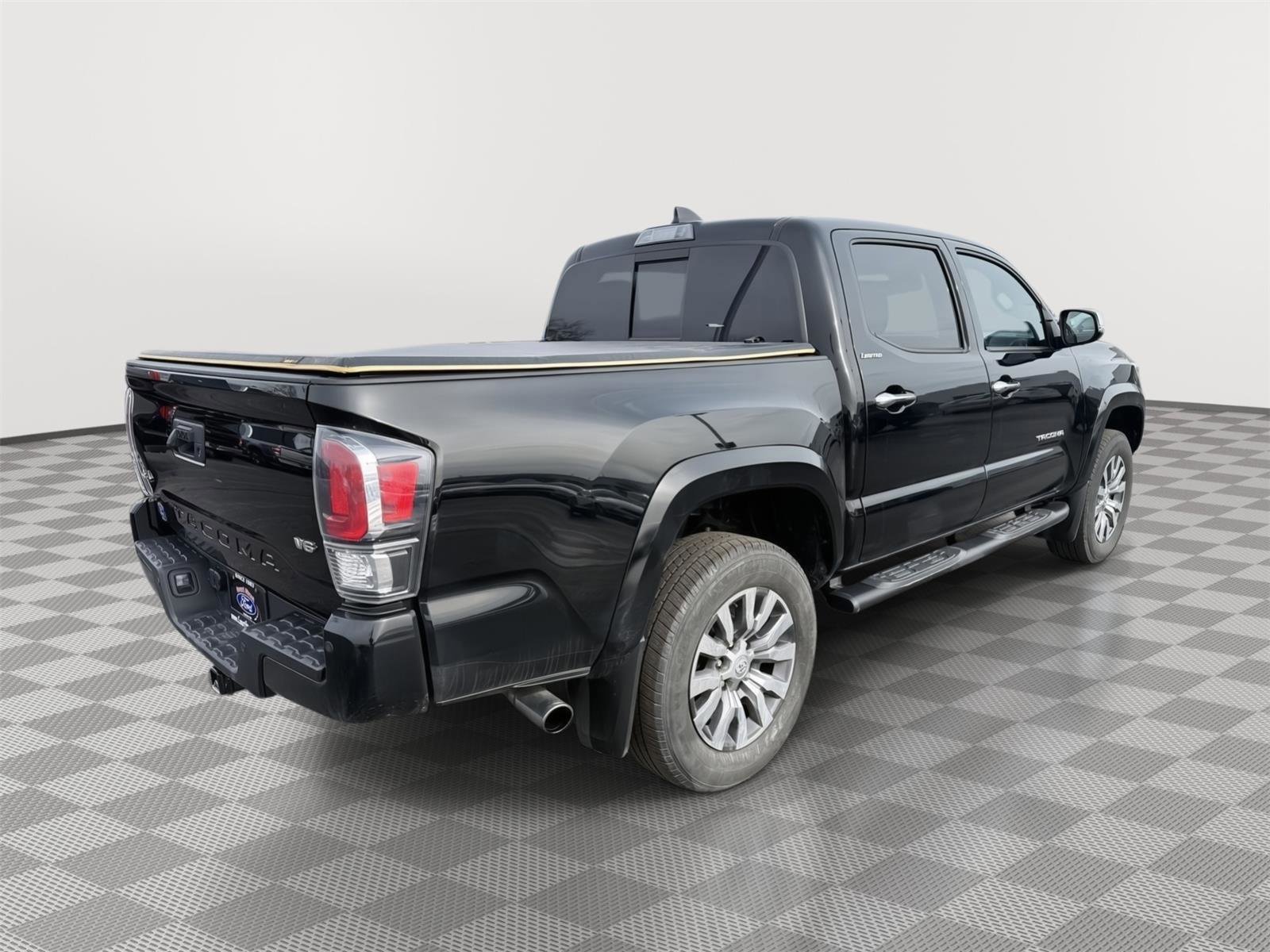 Used 2023 Toyota Tacoma Limited image 5
