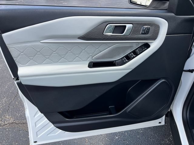 Certified 2025 Ford Explorer Platinum w/ LUX Leather Package AWD/4WD image 11