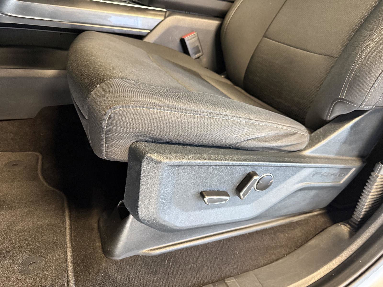 Certified 2021 Ford F150 XLT w/ Equipment Group 302A High image 18