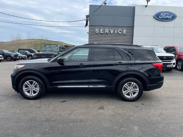 Certified 2022 Ford Explorer XLT AWD/4WD image 2