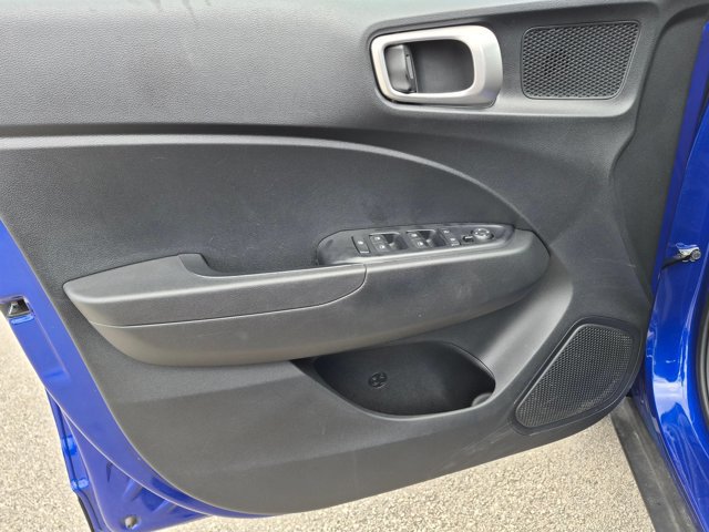 Used 2025 Hyundai Venue SEL FWD image 12