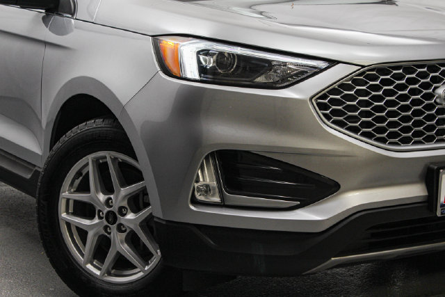 Certified 2024 Ford Edge SEL w/ Convenience Package AWD/4WD image 2