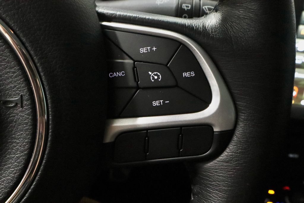 Used 2023 Jeep Renegade Latitude w/ Premium Group AWD/4WD image 29