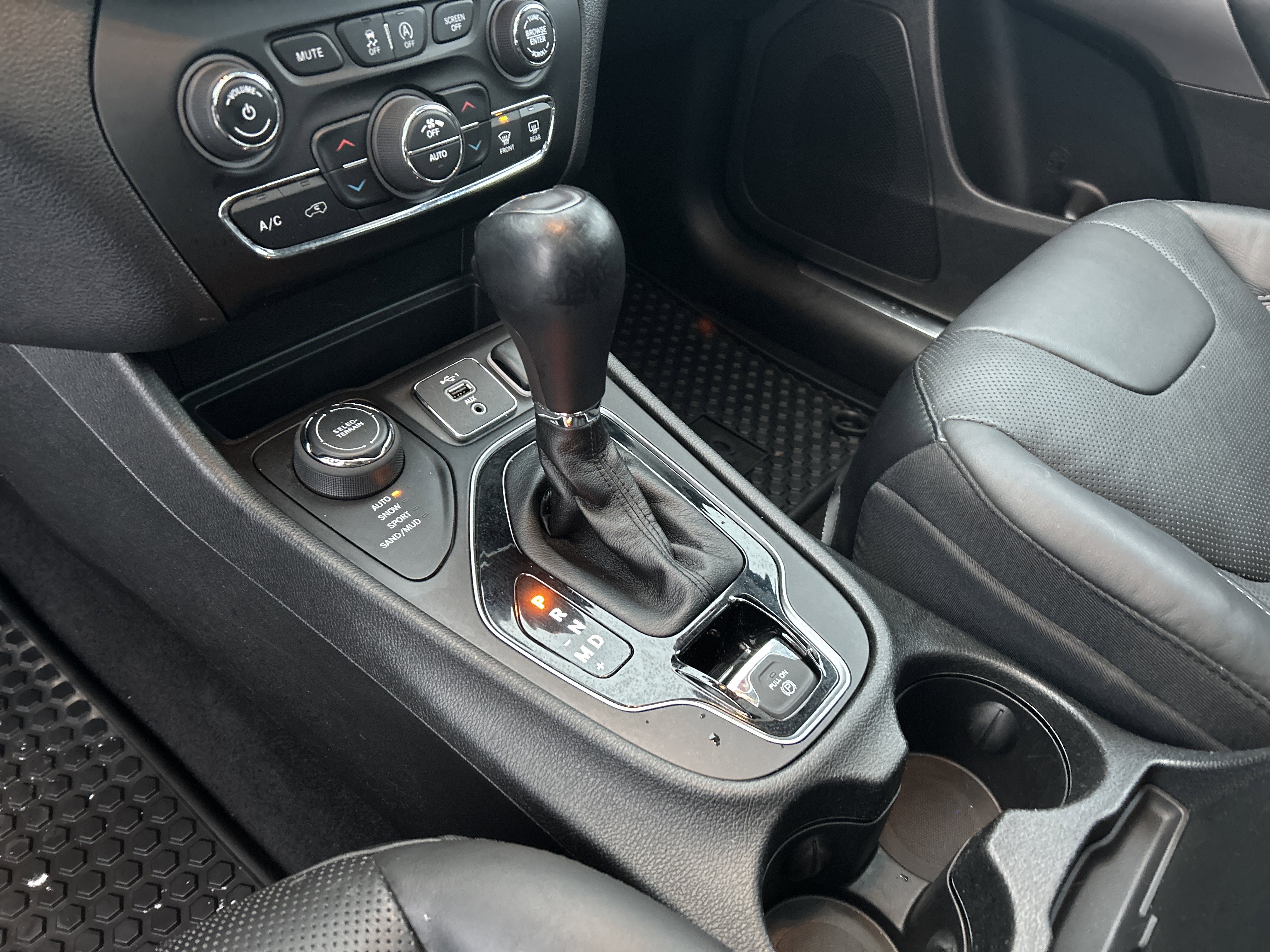 Used 2021 Jeep Cherokee Limited image 22