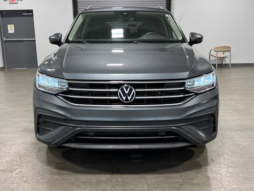 Used 2023 Volkswagen Tiguan SE w/ Panoramic Sunroof Package image 9