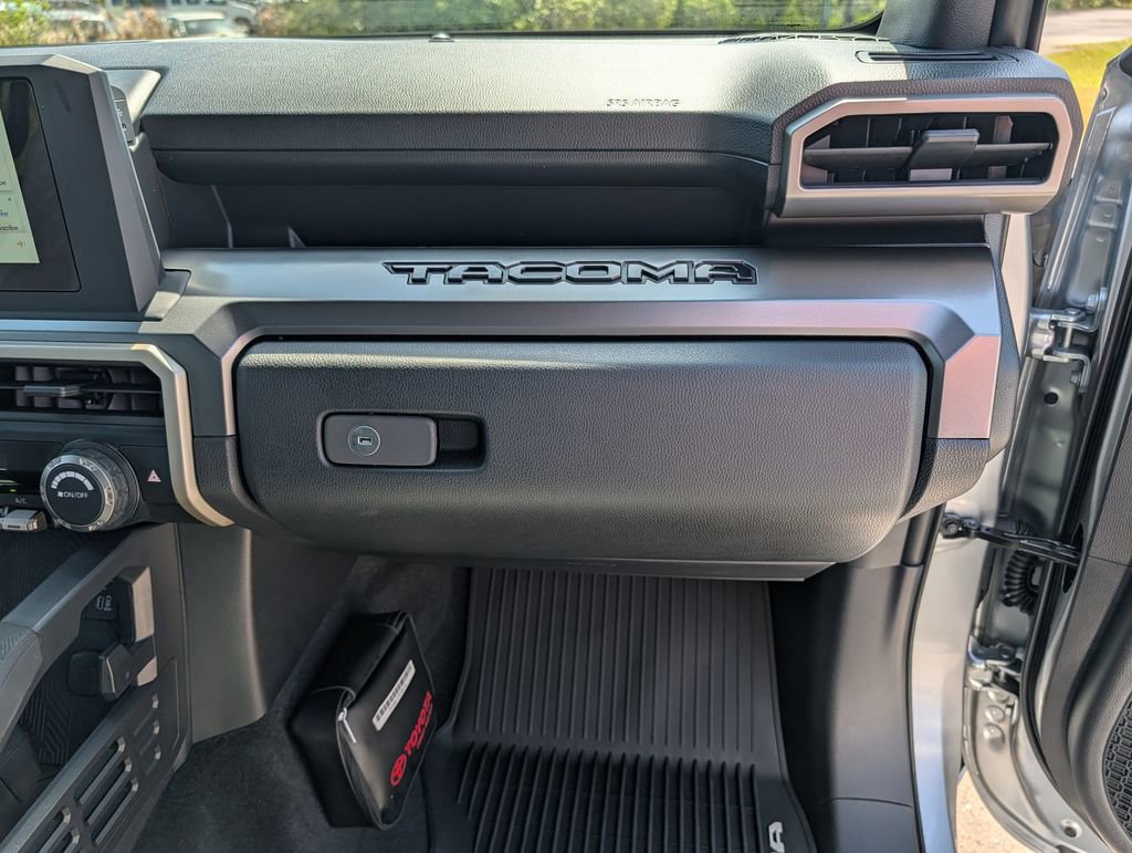 Used 2025 Toyota Tacoma SR5 AWD/4WD image 22