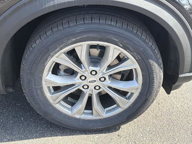 Certified 2022 Ford Explorer XLT w/ Equipment Group 202A image 8