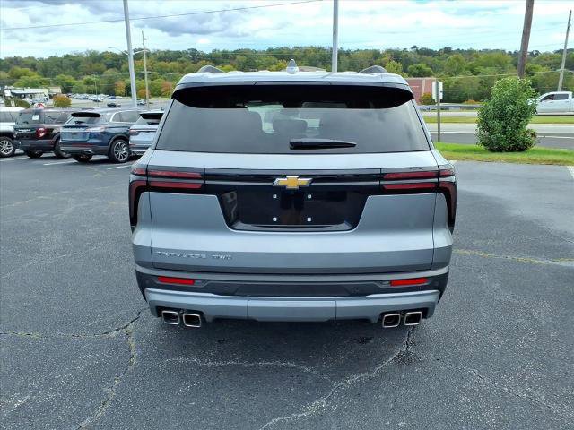 Used 2025 Chevrolet Traverse LT image 2