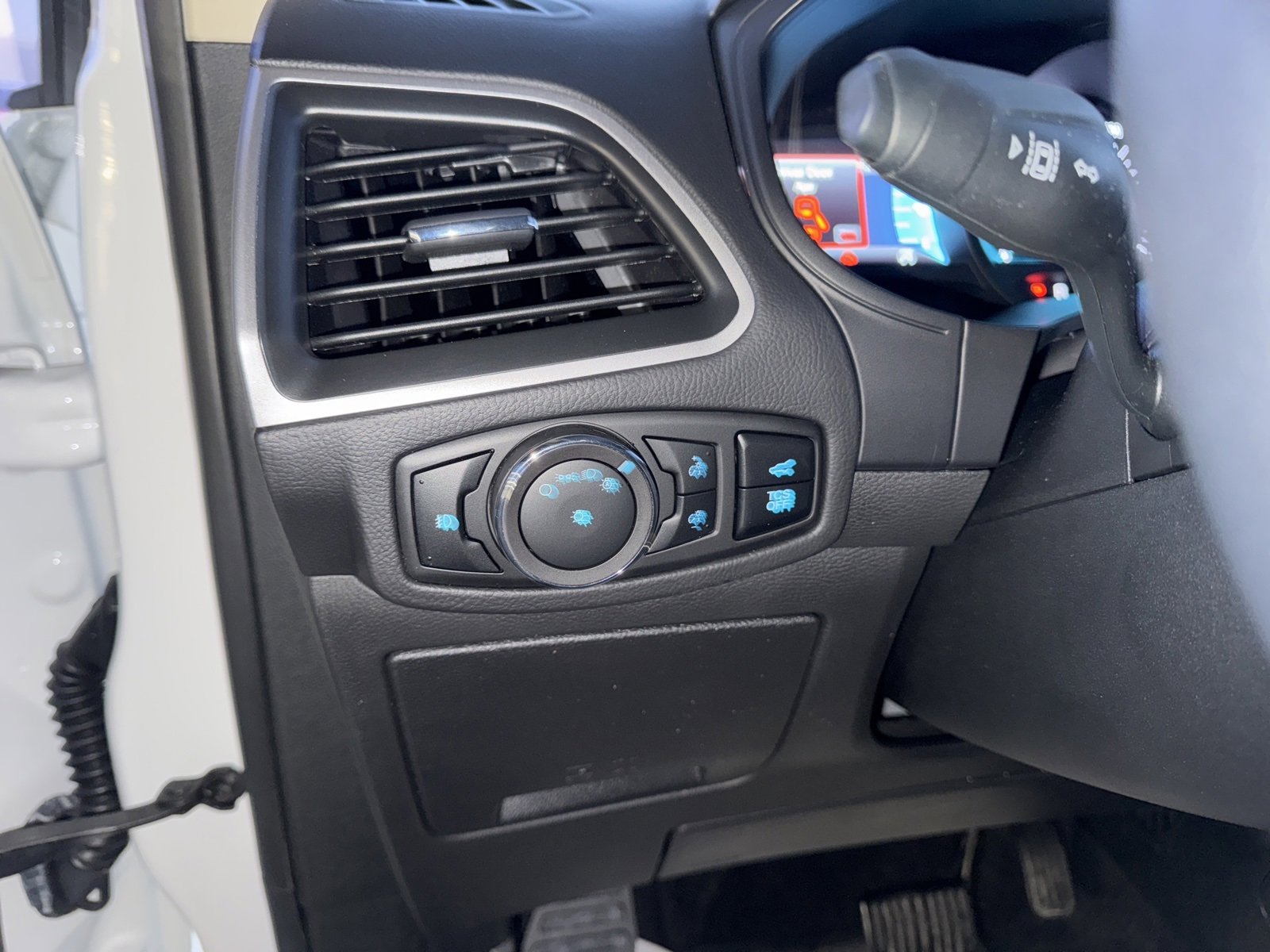 Certified 2024 Ford Edge SEL w/ Convenience Package image 25