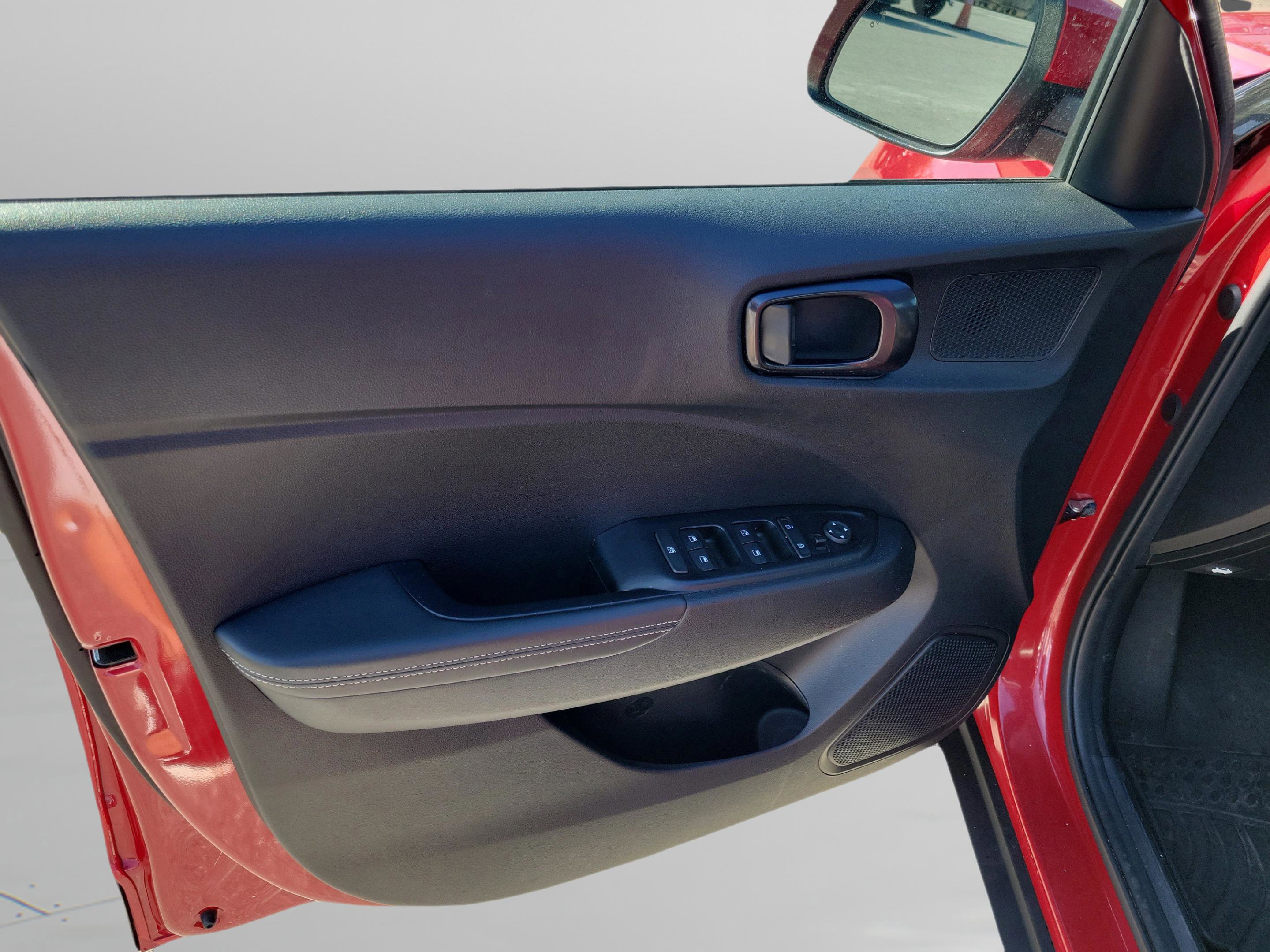 Used 2023 Hyundai Venue Limited image 29