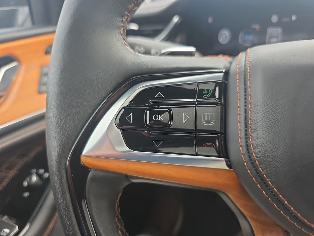 Used 2024 Jeep Grand Cherokee L Summit AWD/4WD image 27