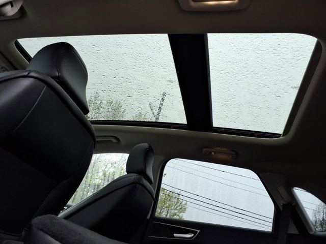 Certified 2022 Ford Edge SEL w/ Convenience Package image 2