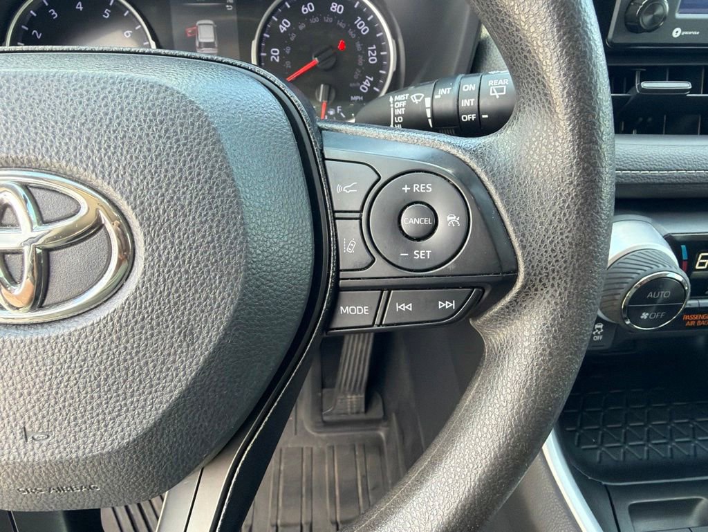 Used 2021 Toyota RAV4 XLE w/ Convenience Package FWD image 22