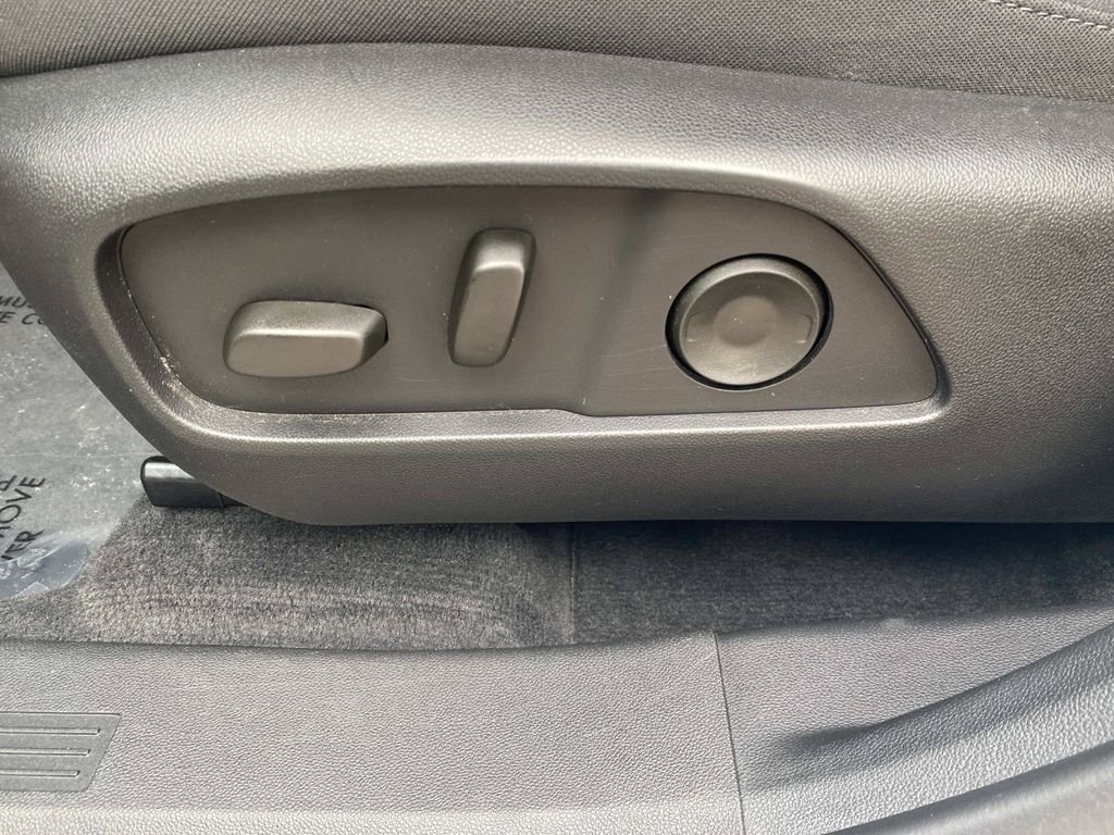 Used 2025 Chevrolet Equinox LT w/ Convenience Package II FWD image 19