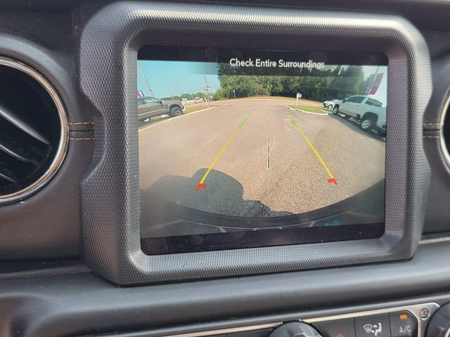 Used 2023 Jeep Wrangler Unlimited Sahara AWD/4WD image 23