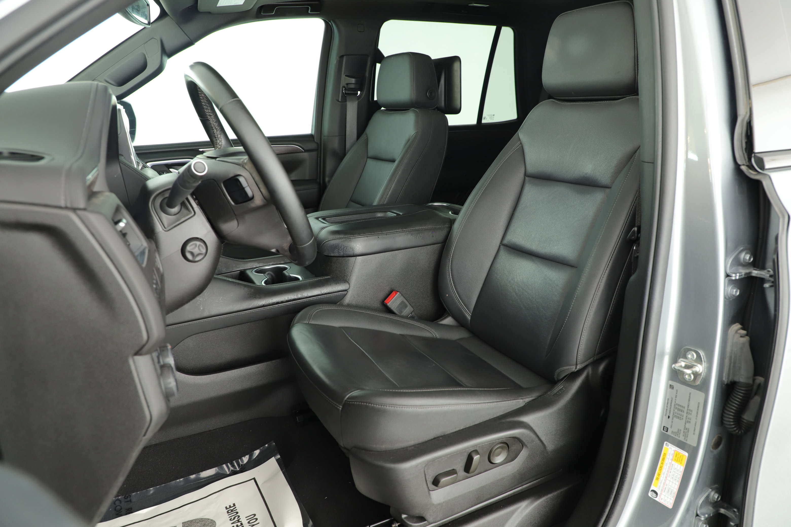Used 2023 Chevrolet Tahoe Z71 w/ Luxury Package AWD/4WD image 10
