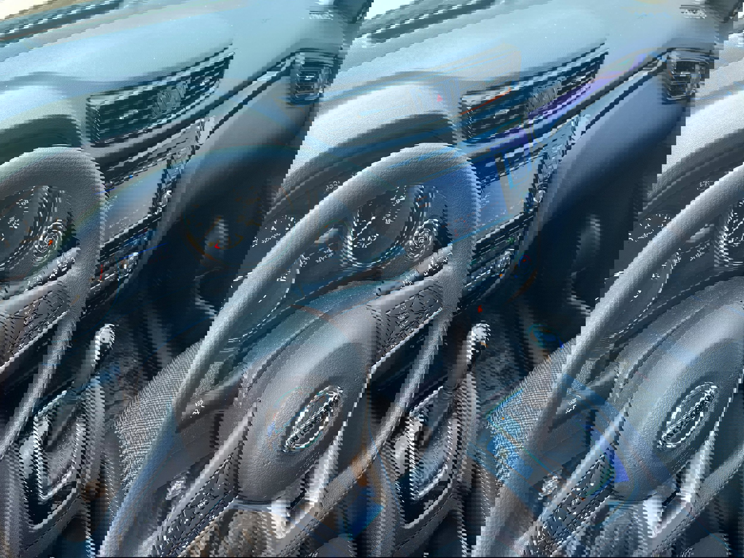 Used 2020 Nissan Rogue Sport SV image 8