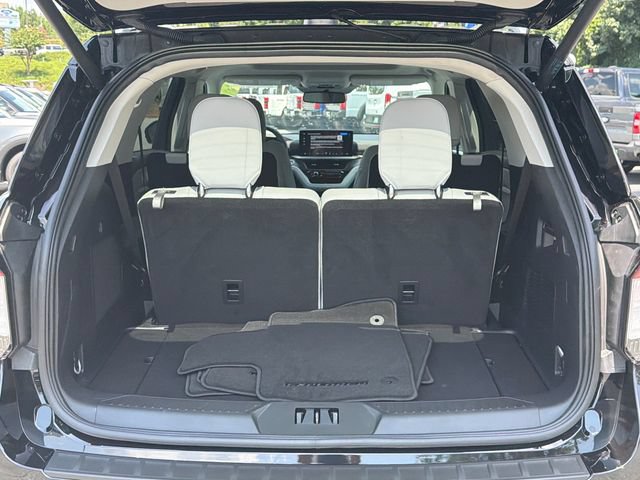Certified 2025 Ford Explorer Platinum w/ Ultimate Package AWD/4WD image 20