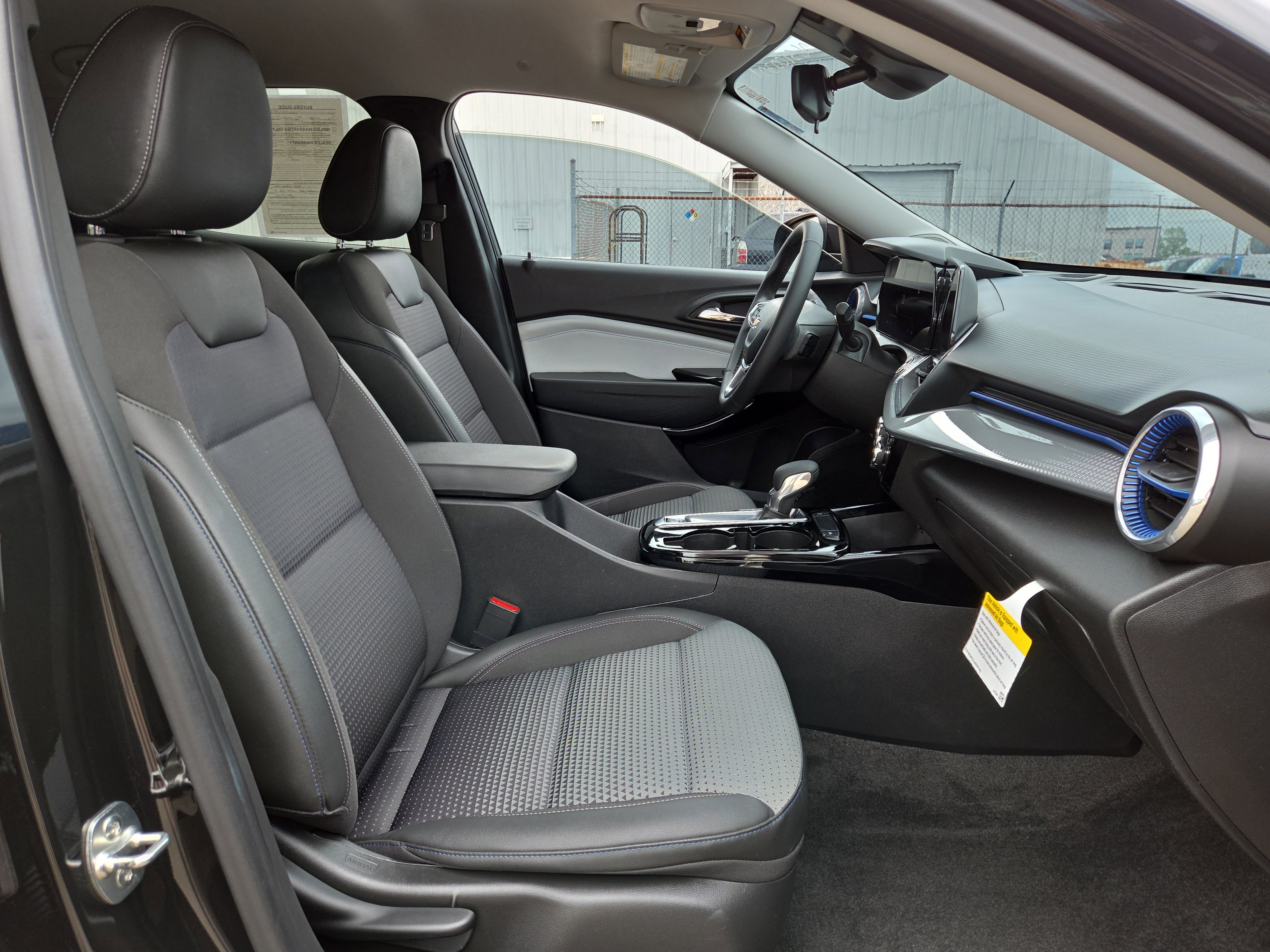 Used 2024 Chevrolet Trax LT w/ Driver Confidence Package FWD image 15