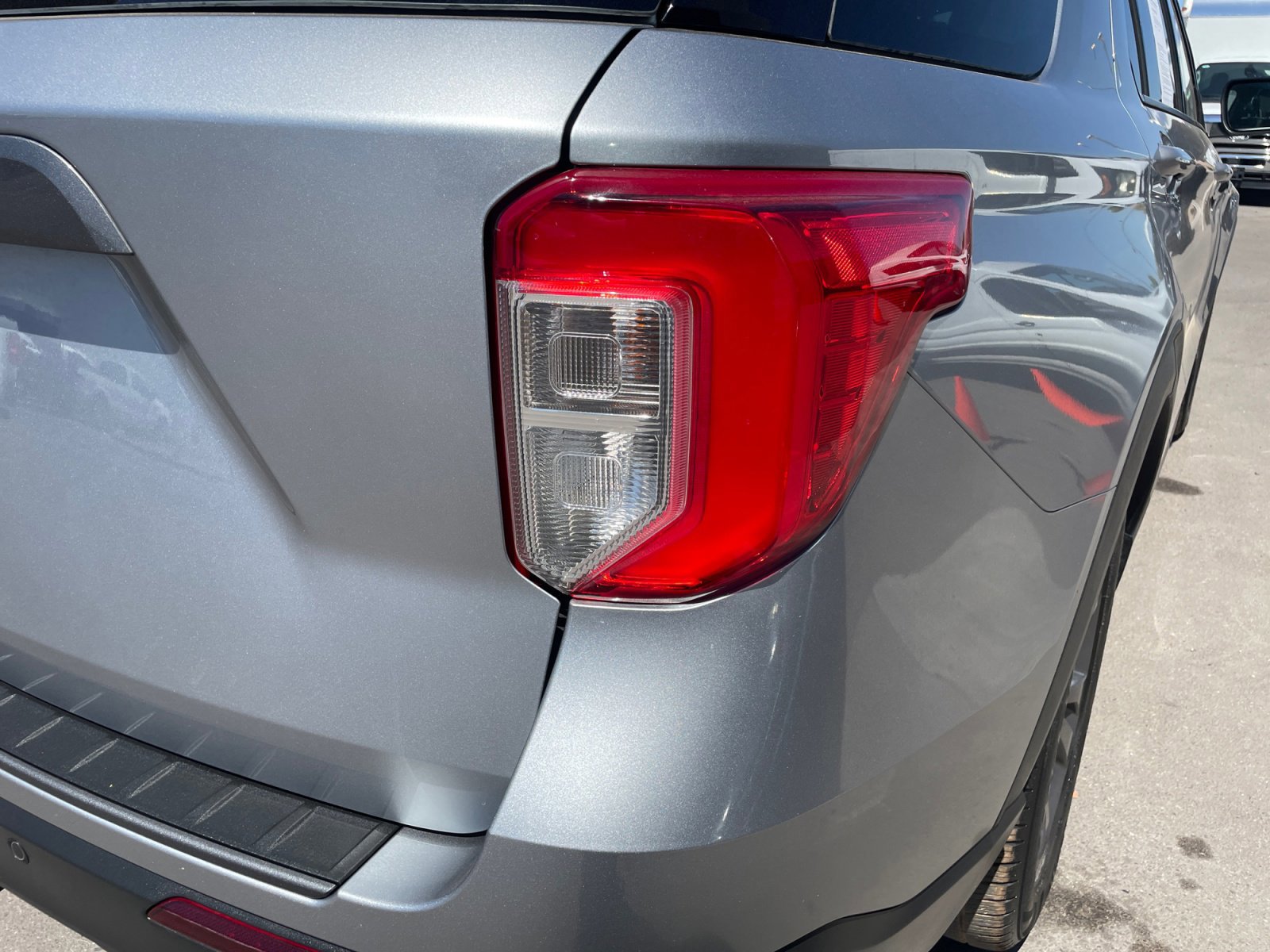 Certified 2022 Ford Explorer XLT w/ Equipment Group 202A image 29