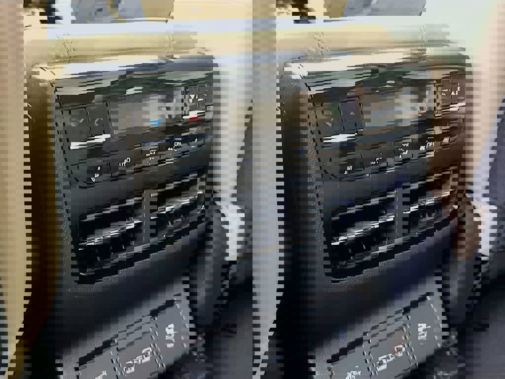 Used 2022 Acura MDX SH-AWD w/ Advance Package image 12