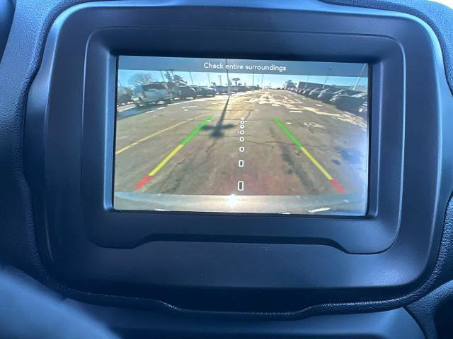 Used 2020 Jeep Renegade Latitude w/ Cold Weather Group image 17