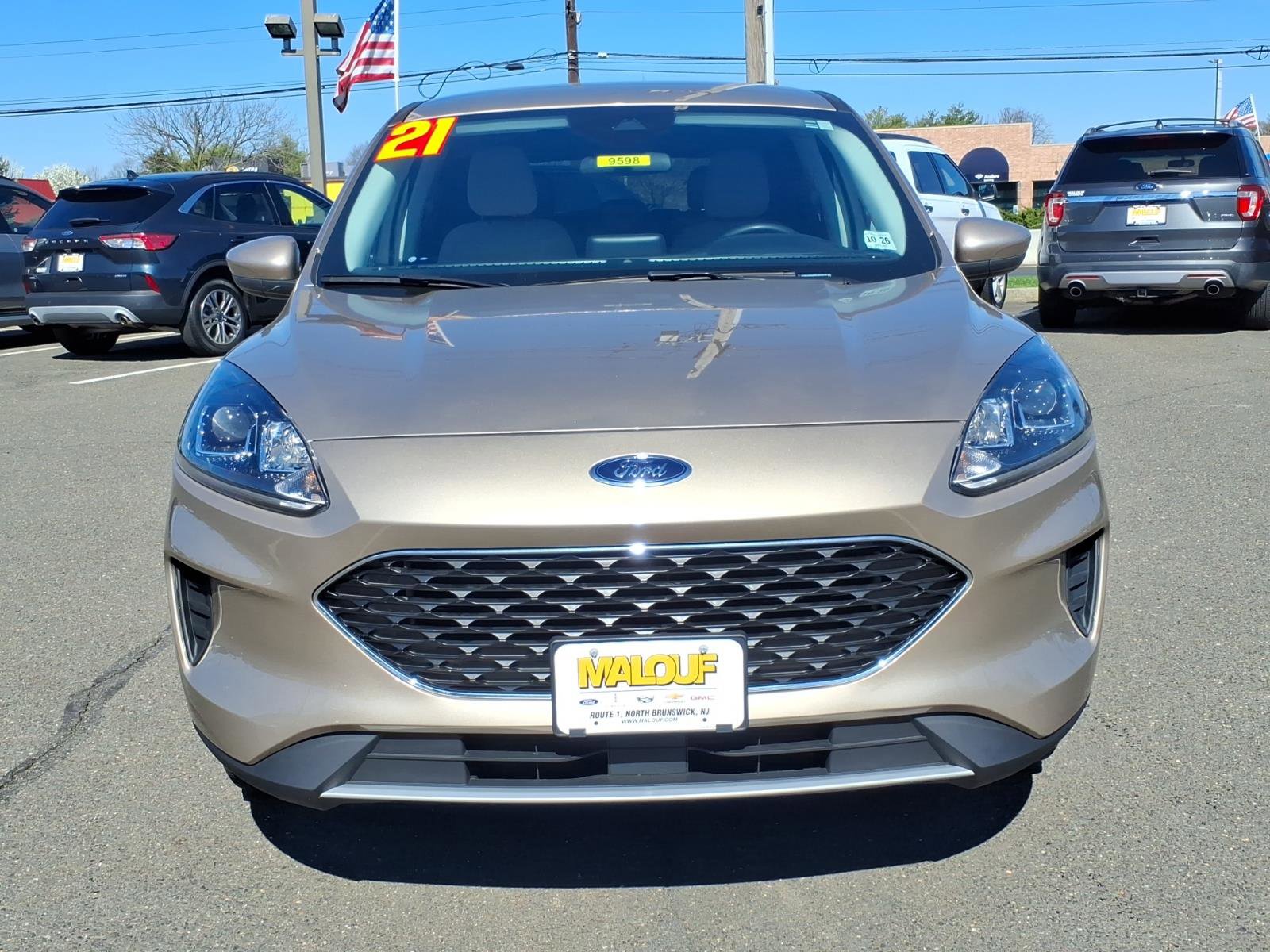 Certified 2021 Ford Escape SE w/ Convenience Package AWD/4WD image 2