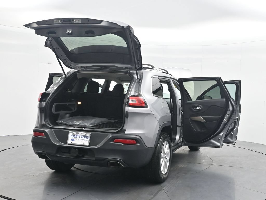 Used 2017 Jeep Cherokee Latitude w/ Trailer Tow Group AWD/4WD image 44