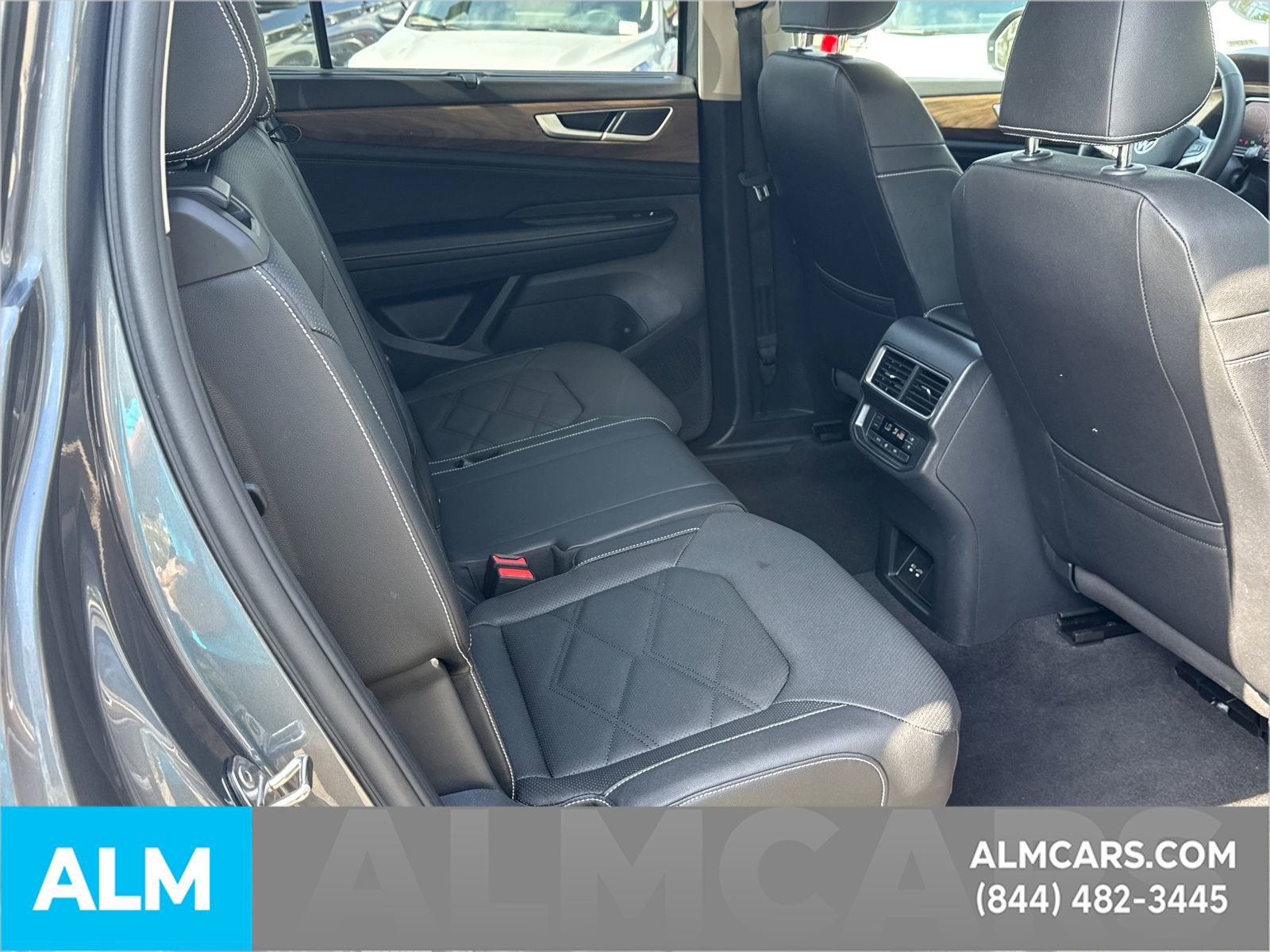 Used 2025 Volkswagen Atlas SE FWD image 18