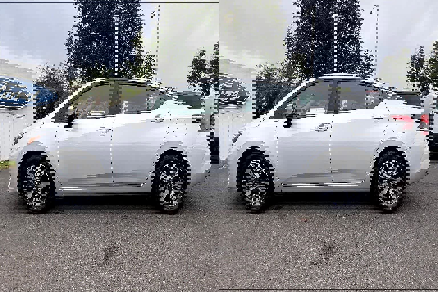 Used 2023 Nissan Versa SV image 5