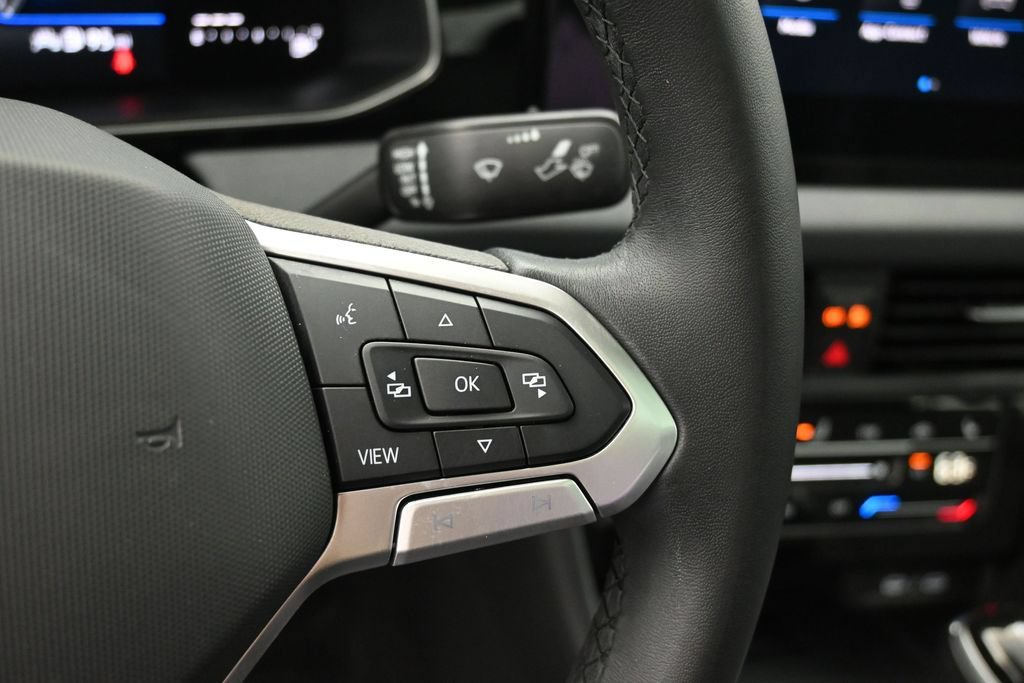 Used 2025 Volkswagen Jetta SE FWD image 4
