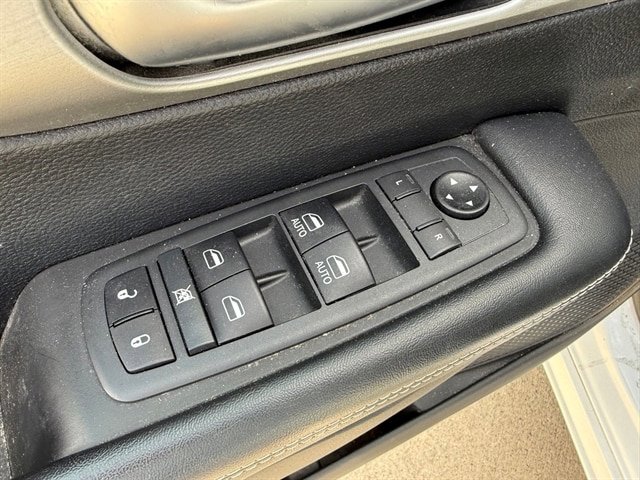 Used 2020 Chrysler Pacifica Touring-L AWD/4WD image 17