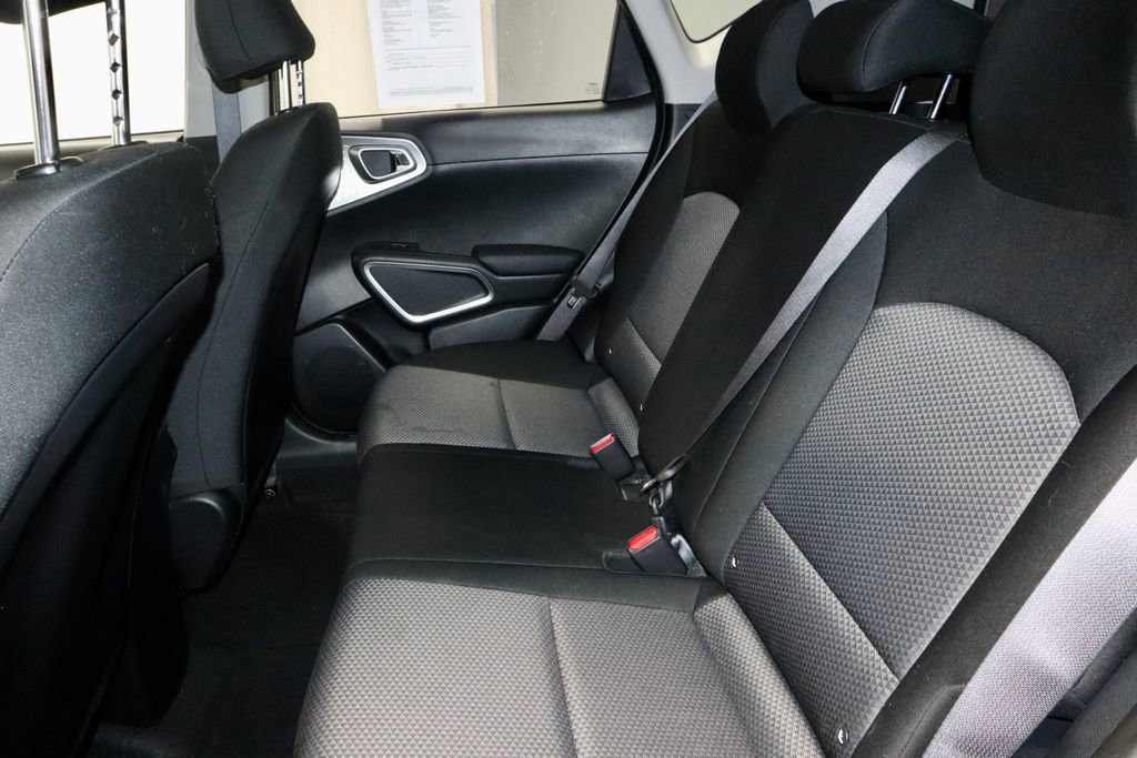 Used 2025 Kia Soul LX image 21