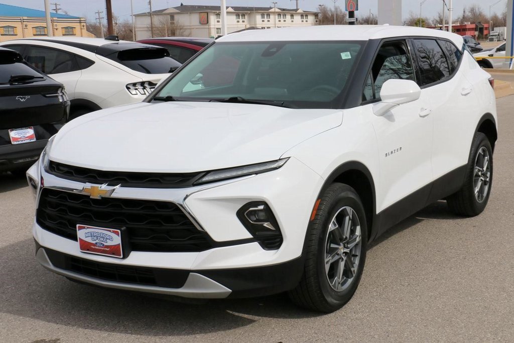 Used 2025 Chevrolet Blazer LT image 2