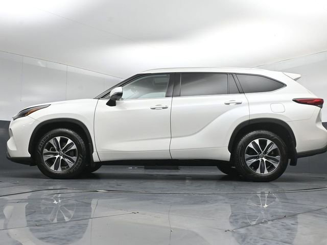 Used 2021 Toyota Highlander XLE AWD/4WD image 41